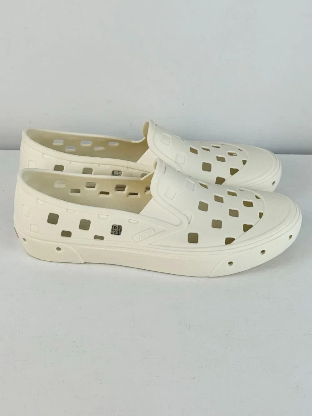 Men's 9 Women's 10.5 Vans Slip-On Mule TRK Water Shoes - Marshmallow - Picture 1 of 10